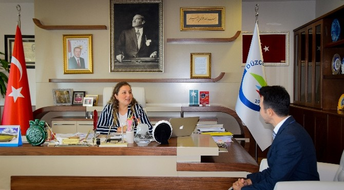 Rektör Çakar Tek Tek Dinliyor