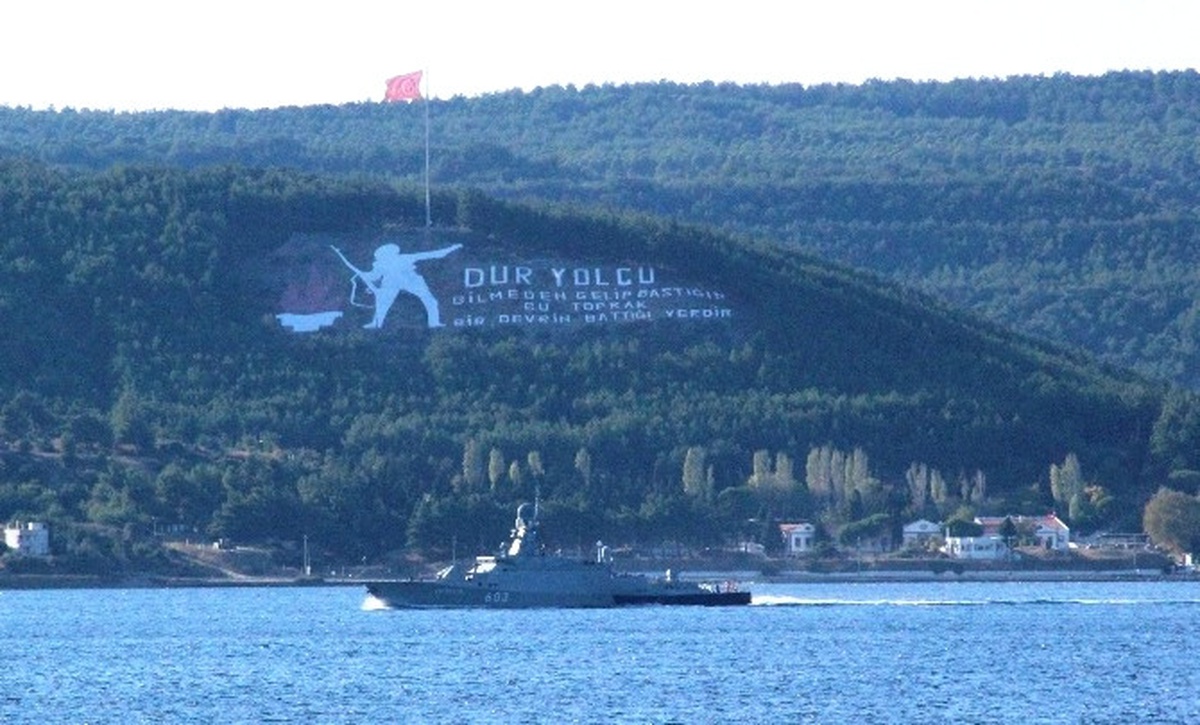 Rus Savaş Gemisi Çanakkale Boğazı\'ndan Geçti