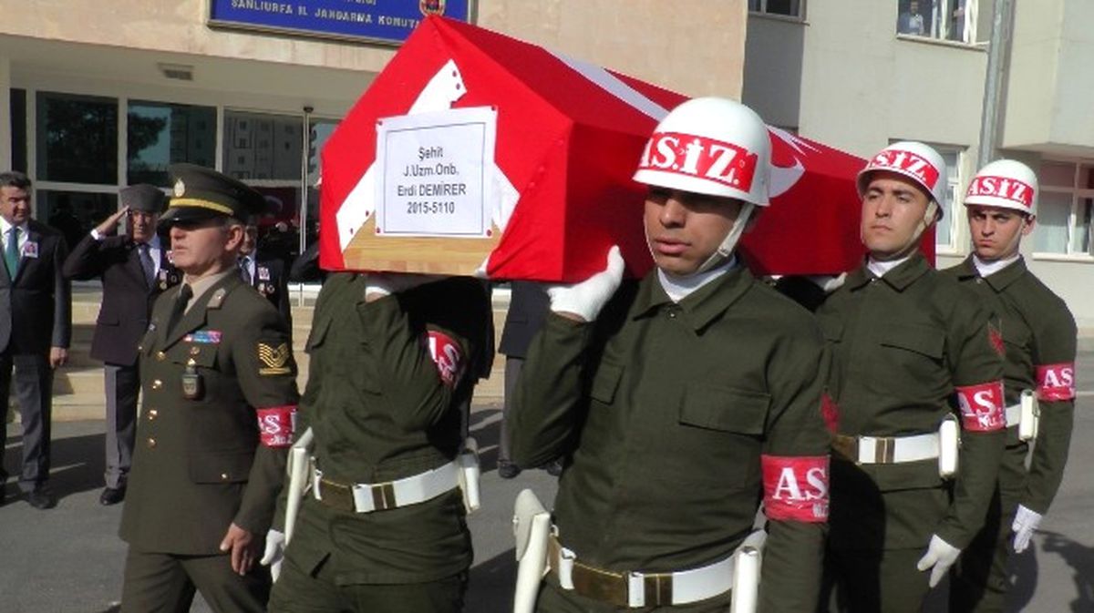Şanlıurfa\'da Şehit Olan Uzman Onbaşının Cenazesi Baba Evine Uğurlandı