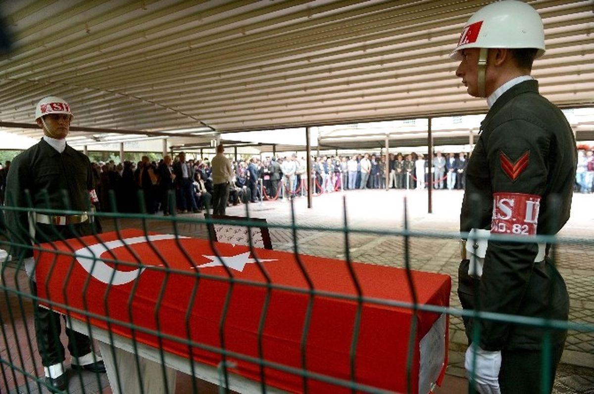 Şehit Annesi 'Bırakın Oğlumu Yüzünü Göreyim' Diye Feryat Etti