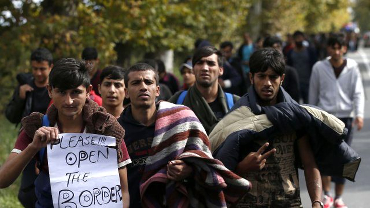 Sığınmacıların Macaristan\'a Yürüyüşü Sürüyor