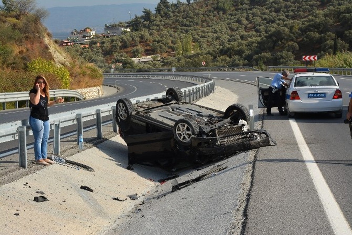 Söke\'de Takla Atan Aracın Kadın Sürücüsünü Emniyet Kemeri Kurtardı