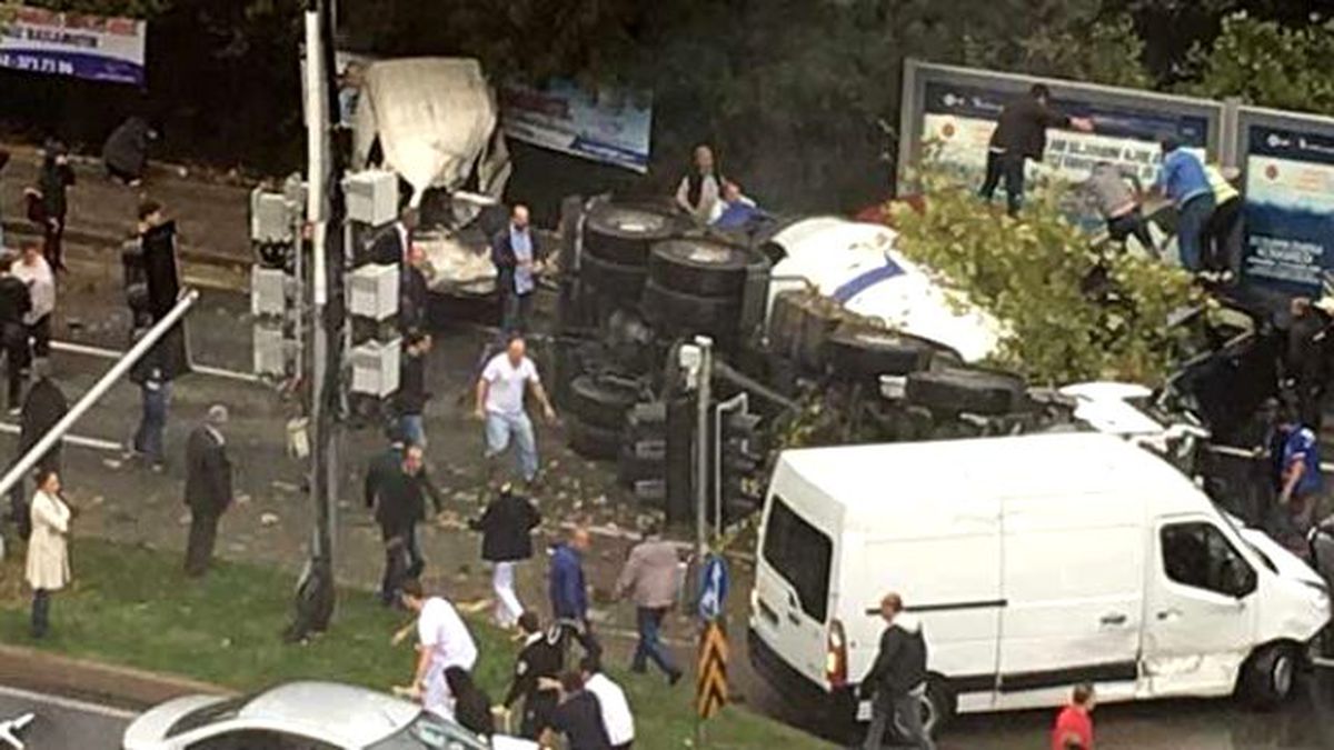 Maslak'ta Beton Mikseri Araçları Altına Alıp Sürükledi: 1 Ölü, 5 Yaralı