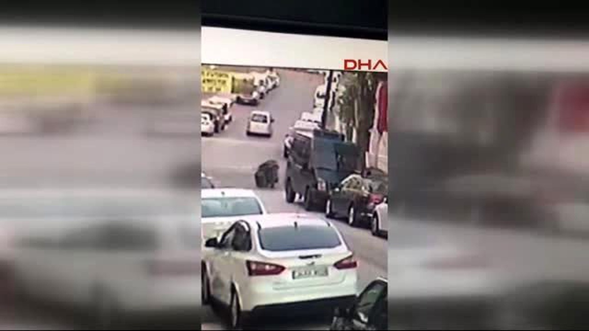 Sümeyye Erdoğan\'ın Korumalarının Silahlarının Çalınma Anı Kamerada