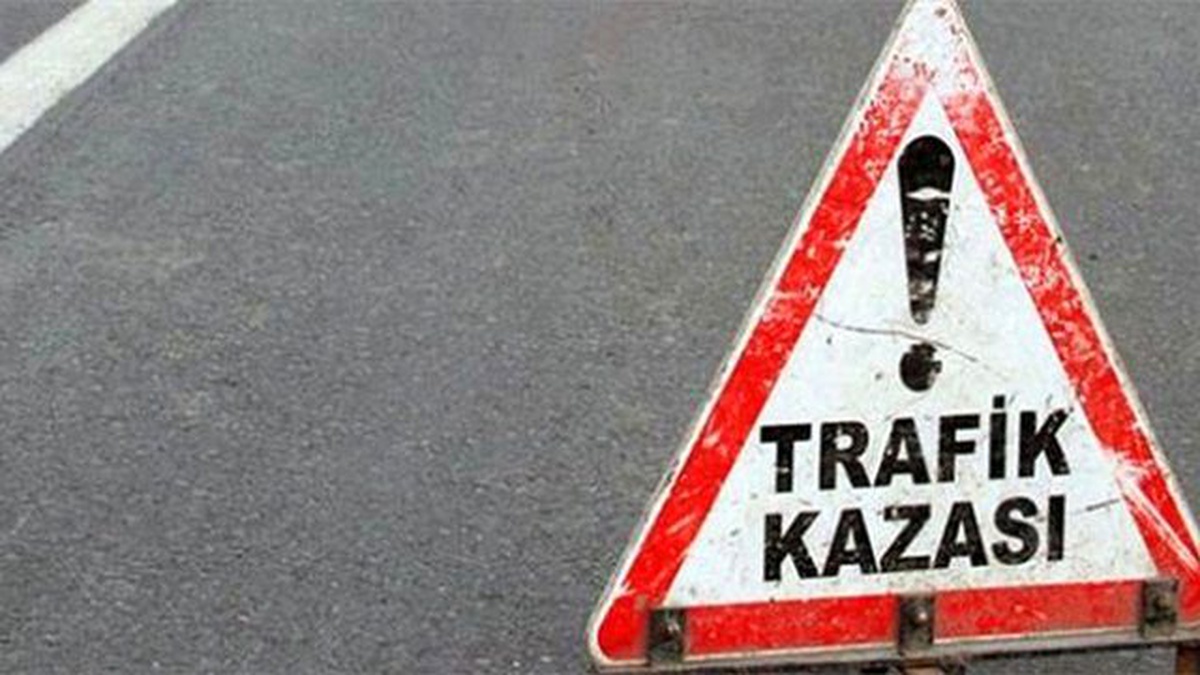 Takla Atan Otomobil D-100 Karayolunu Felç Etti