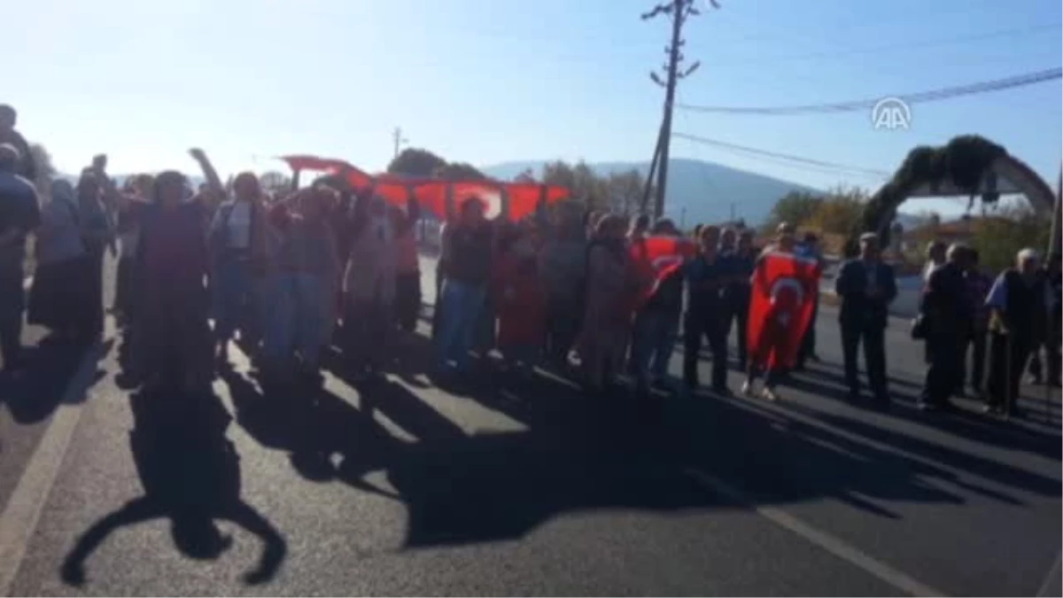 Trafik Kazası Sonrası "Yol Kapatma" Eylemi