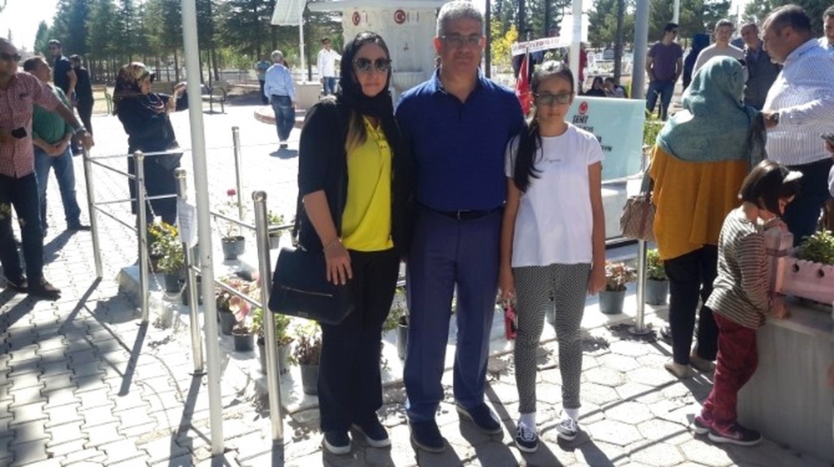 Vali Aykut Pekmez, Şehit Ömer Halisdemir\'in Mezarını Ziyaret Etti