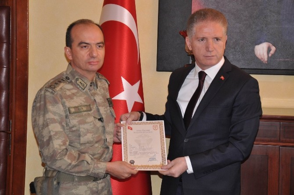 6 PKK\'lı Teröristin Öldürülmesine Başarı Belgesi