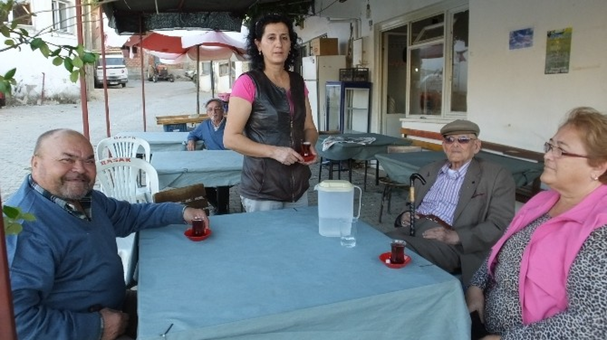 Ağacık\'da Çaya Kadın Eli Değdi