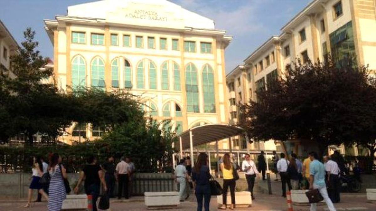 Antalya Adliyesinde Canlı Bomba Alarmı