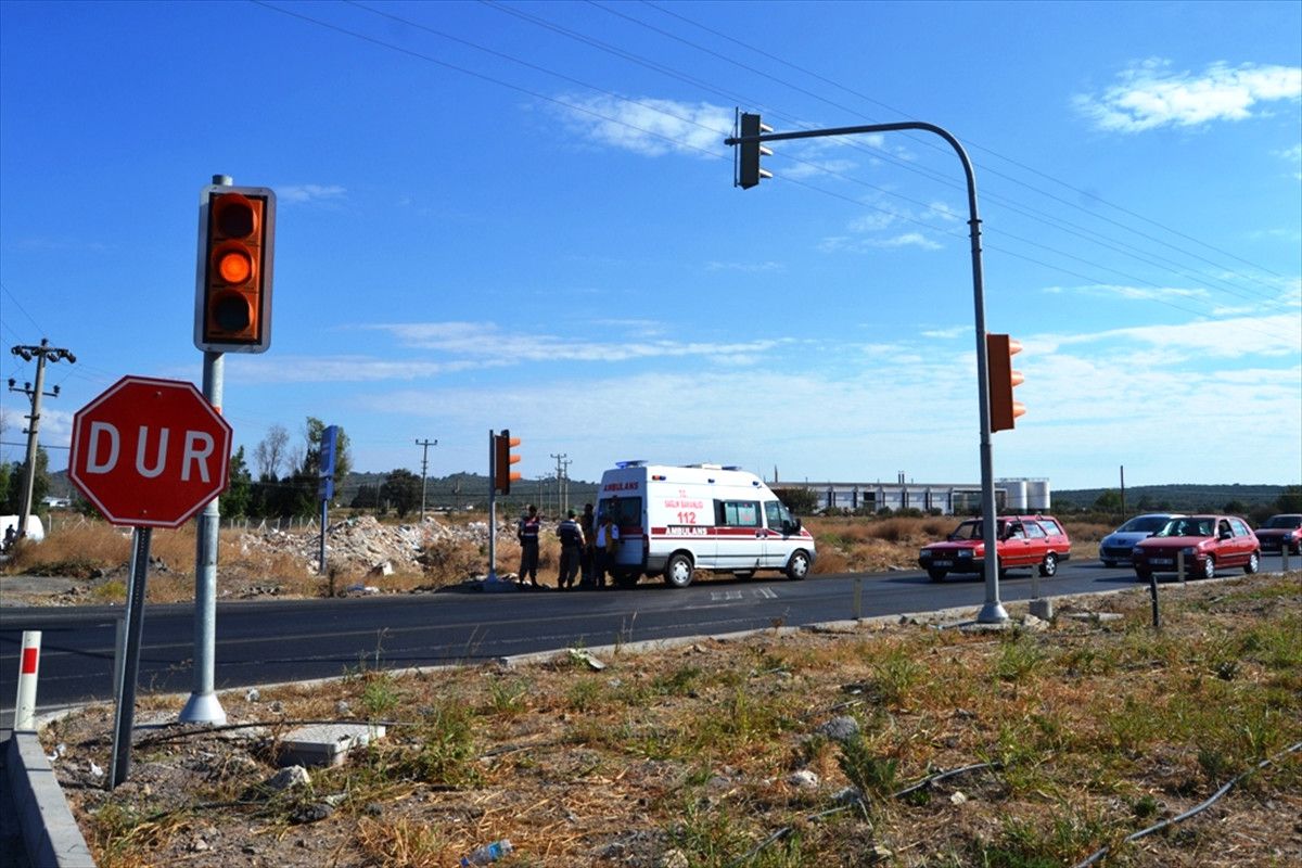 Balıkesir\'de Yol Kenarında Erkek Cesedi Bulundu