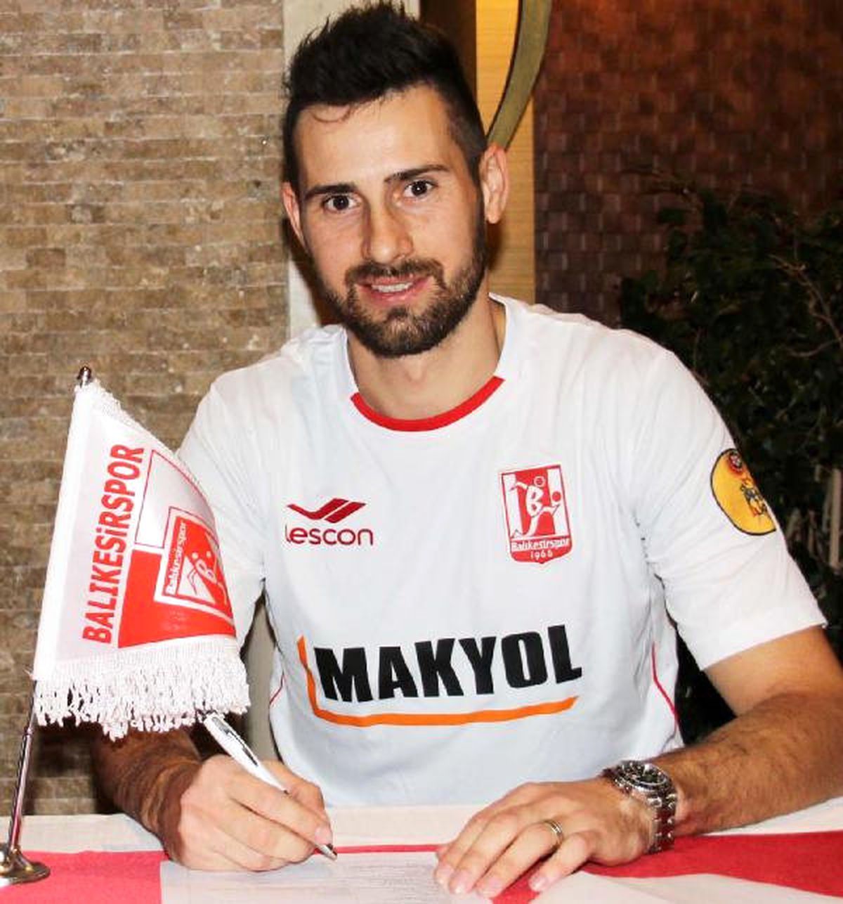 Balıkesirspor\'da Tadic Sözleşmesini Tek Taraflı Feshederek Ülkesine Döndü