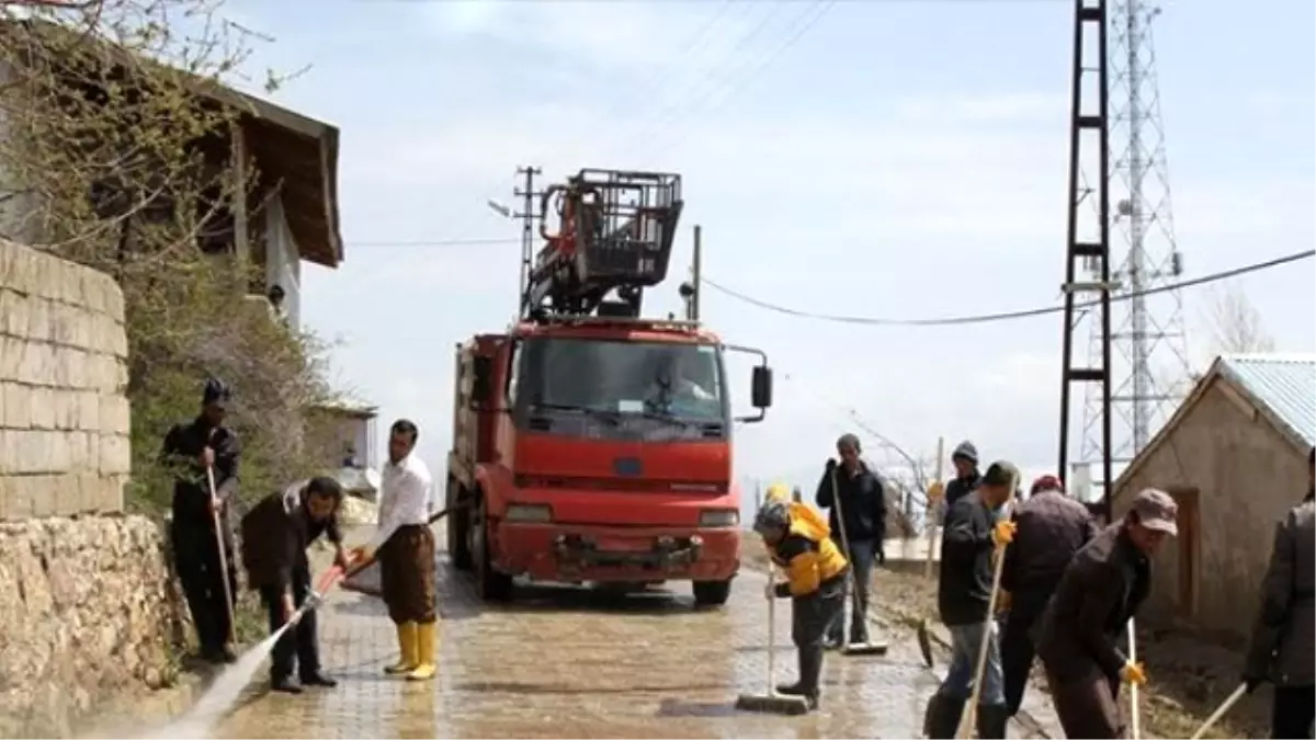 Başkale\'de Çevre Temizliği Yapıldı