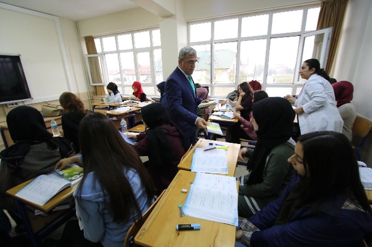 Başkan Akcan Lise Ziyaretlerine Devam Ediyor