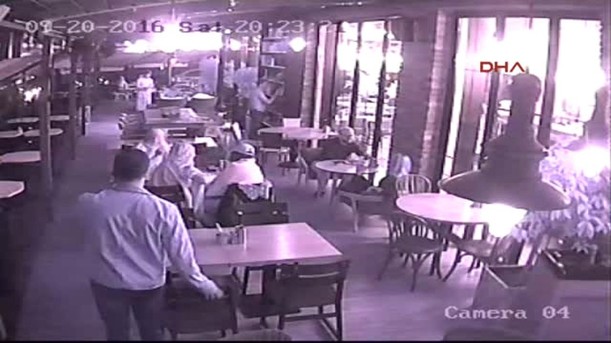 Bursa Kafeteryada Cüzdan Çalan \'Dudak Tikli\' Hırsız Tutuklandı