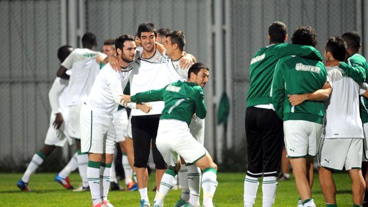 Bursaspor Antrenmanında Renkli Görüntüler