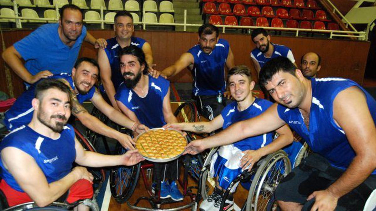 Büyükşehir\'de Engelli Basketçiler Göz Kamaştırıyor