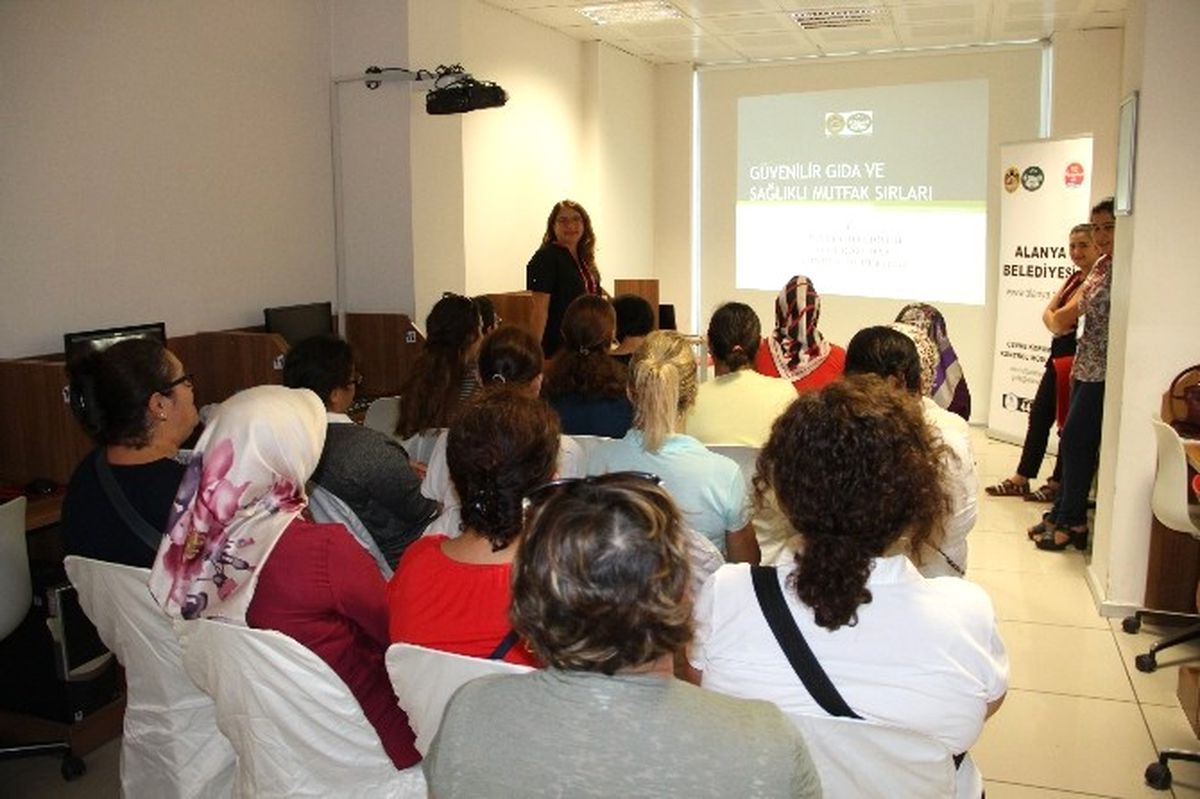 Evde Güvenilir Gıda ve Sağlıklı Mutfak Sırları Semineri Gerçekleştirildi.