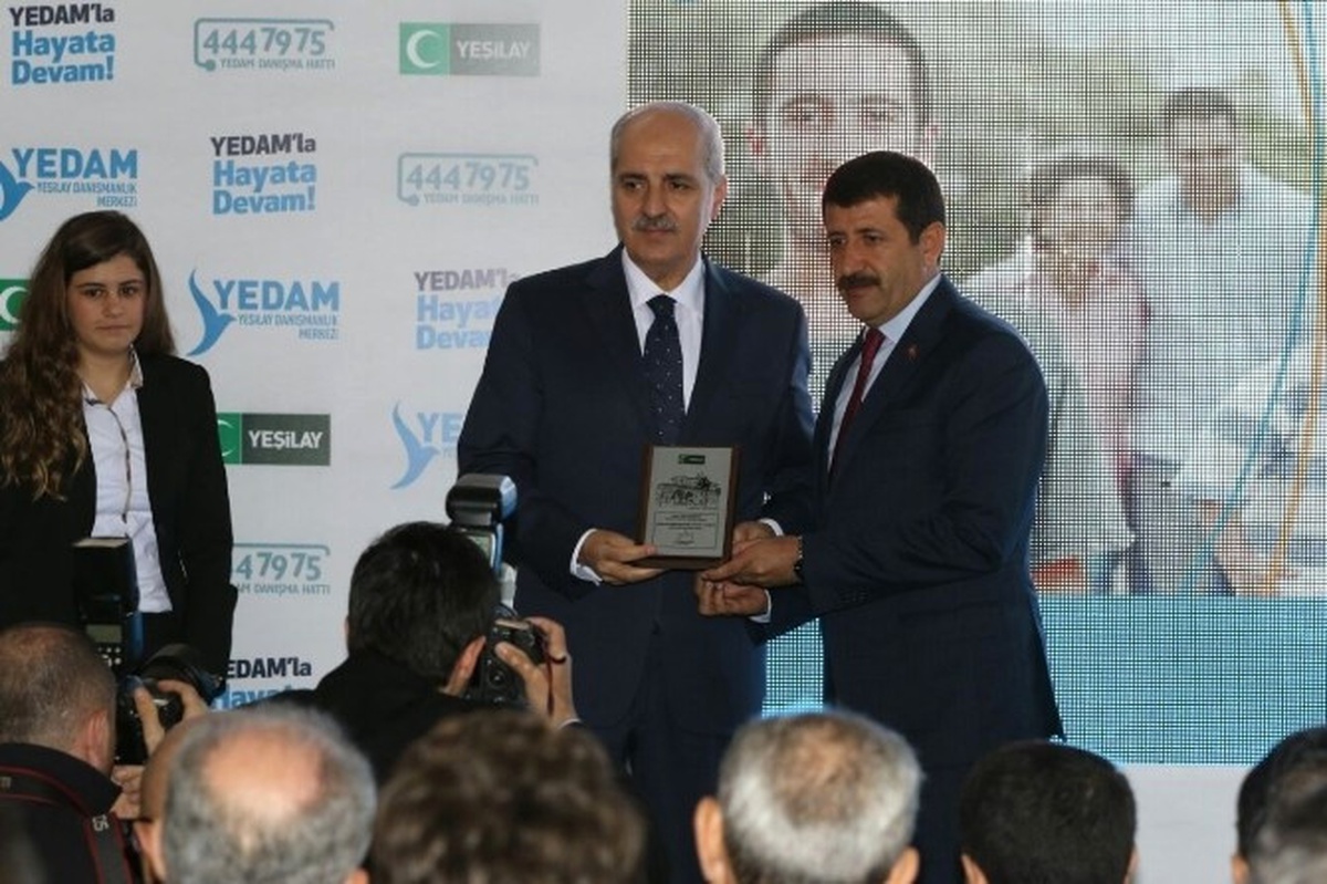 Eyyübiye Belediye Başkanı Mehmet Ekinci\'ye Plaket