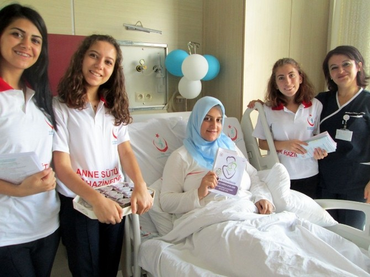 Hastanede Anne Sütünün Önemi Anlatılıyor