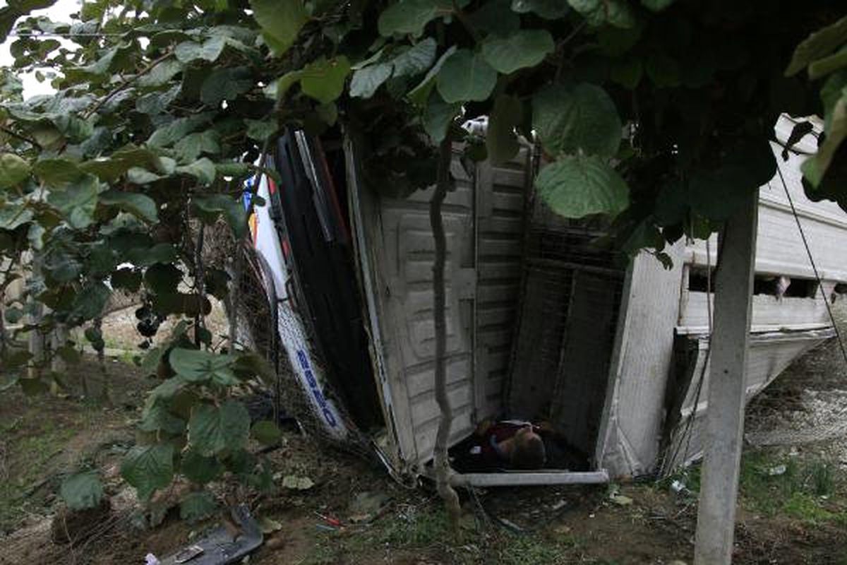 Hindi Yüklü Kamyon Şarampole Uçtu: 1 Ölü
