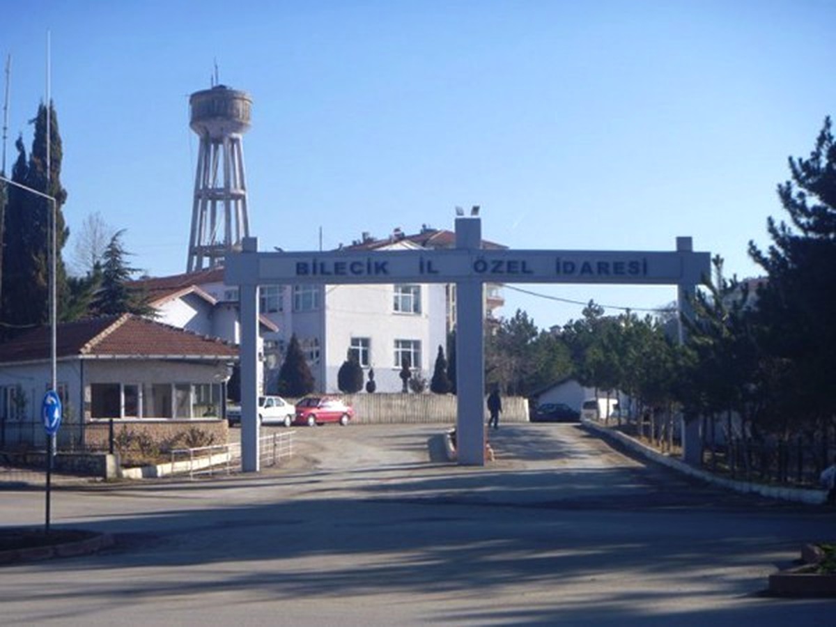 İl Özel İdaresi\'ne Ait Otomobille 8 Gün Gezdi