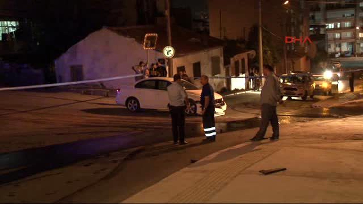 İzmir - Askeri Personel Aracı Kaza Yaptı: 5 Yaralı