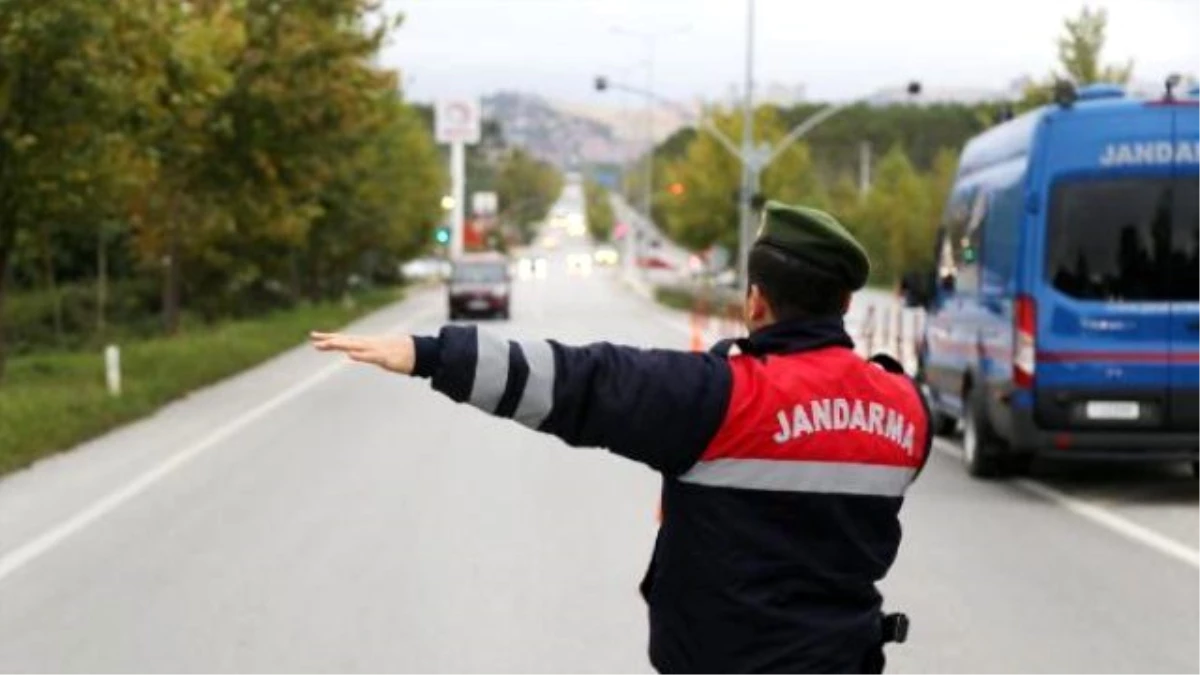 Kocaeli Jandarmanın Yol Denetiminde 18 Araç Trafikten Men Edildi