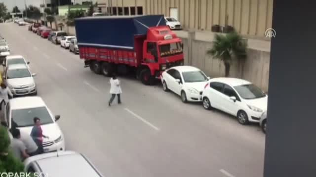 Kalp Krizi Geçiren Sürücünün Kaza Anı Kamerada
