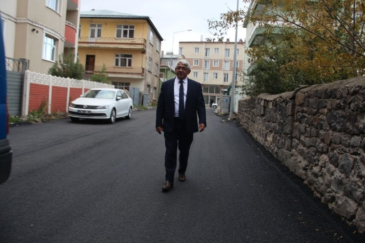 Kars\'ta Asfalt Çalışmaları Aralıksız Sürüyor