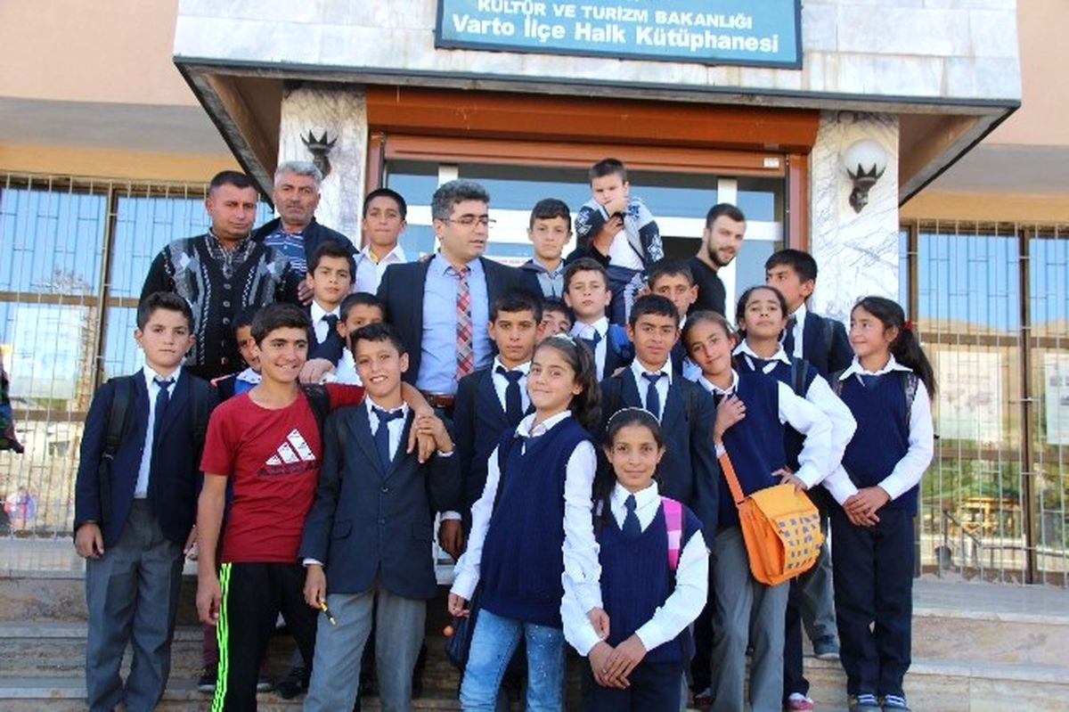 Kaymakam Çetin\'den Kütüphane Ziyareti