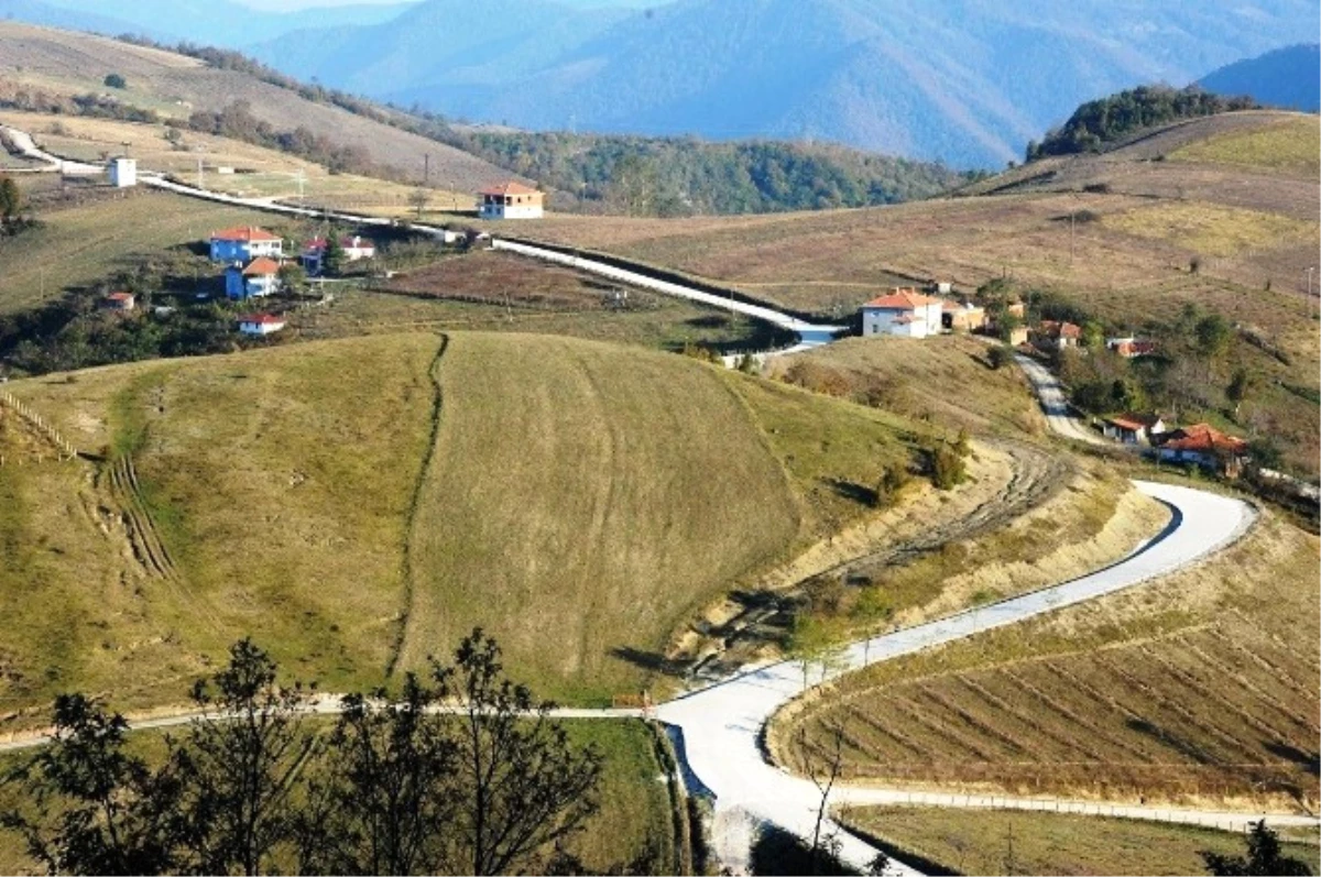 Kırsal Mahalleler Beton Yollarla Örülüyor