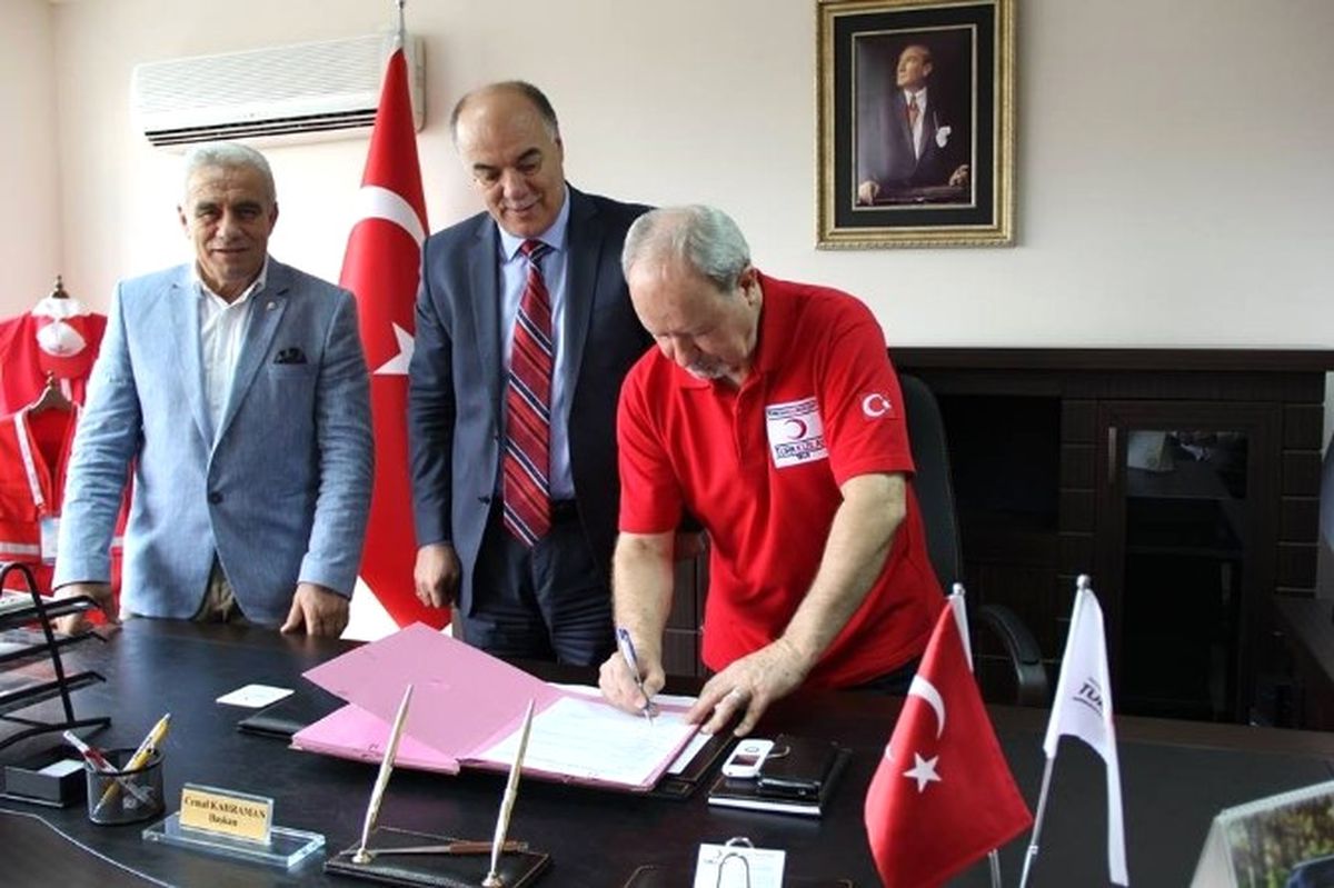 Kızılay\'dan Okullara Boya Desteği