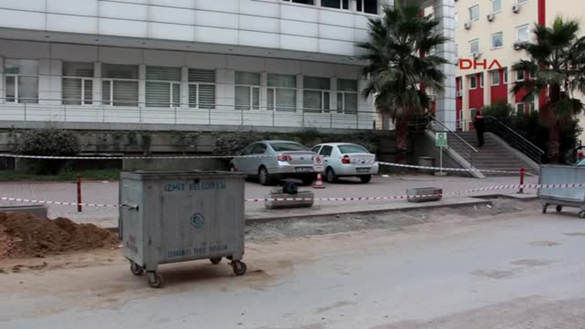 Kocaeli - Adliyenin Yanına Bırakılan Çanta Fünye ile Patlatıldı