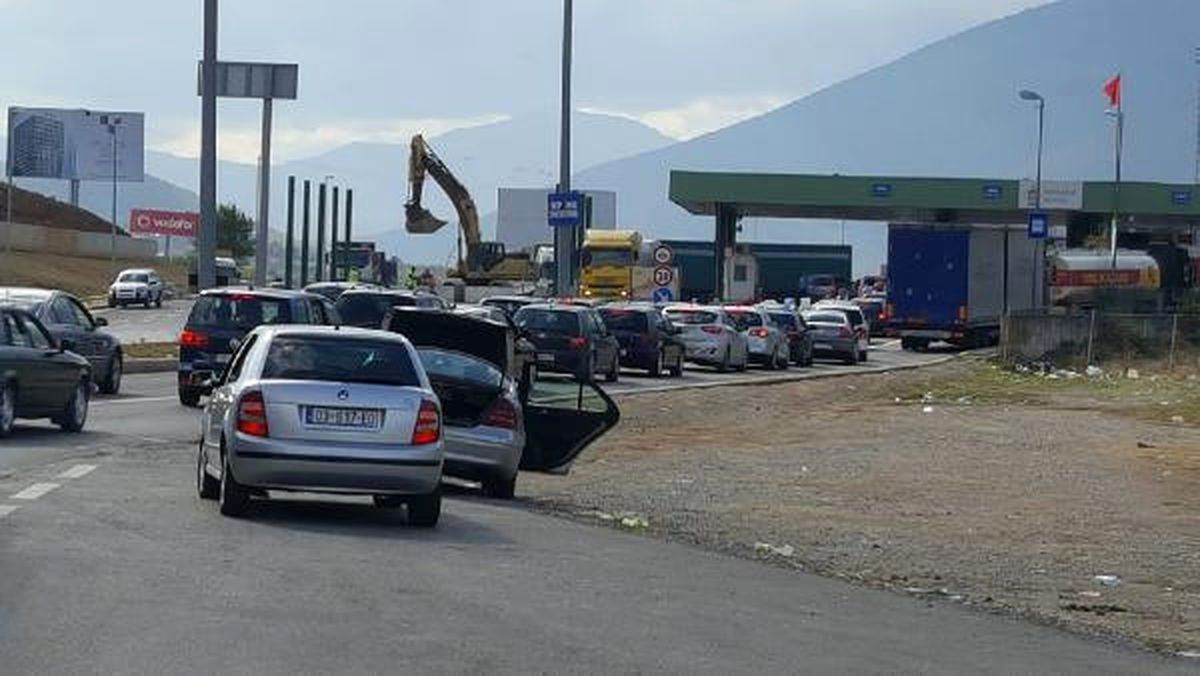 Kosova - Hırvatistan Maçı İçin Sınırda Kilometrelerce Kuyruk Oluştu
