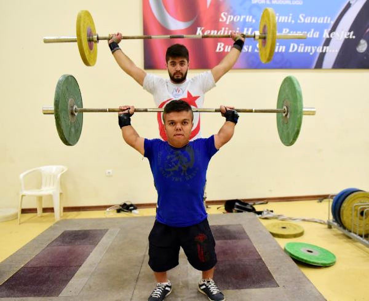 Küçük Dev Halterci