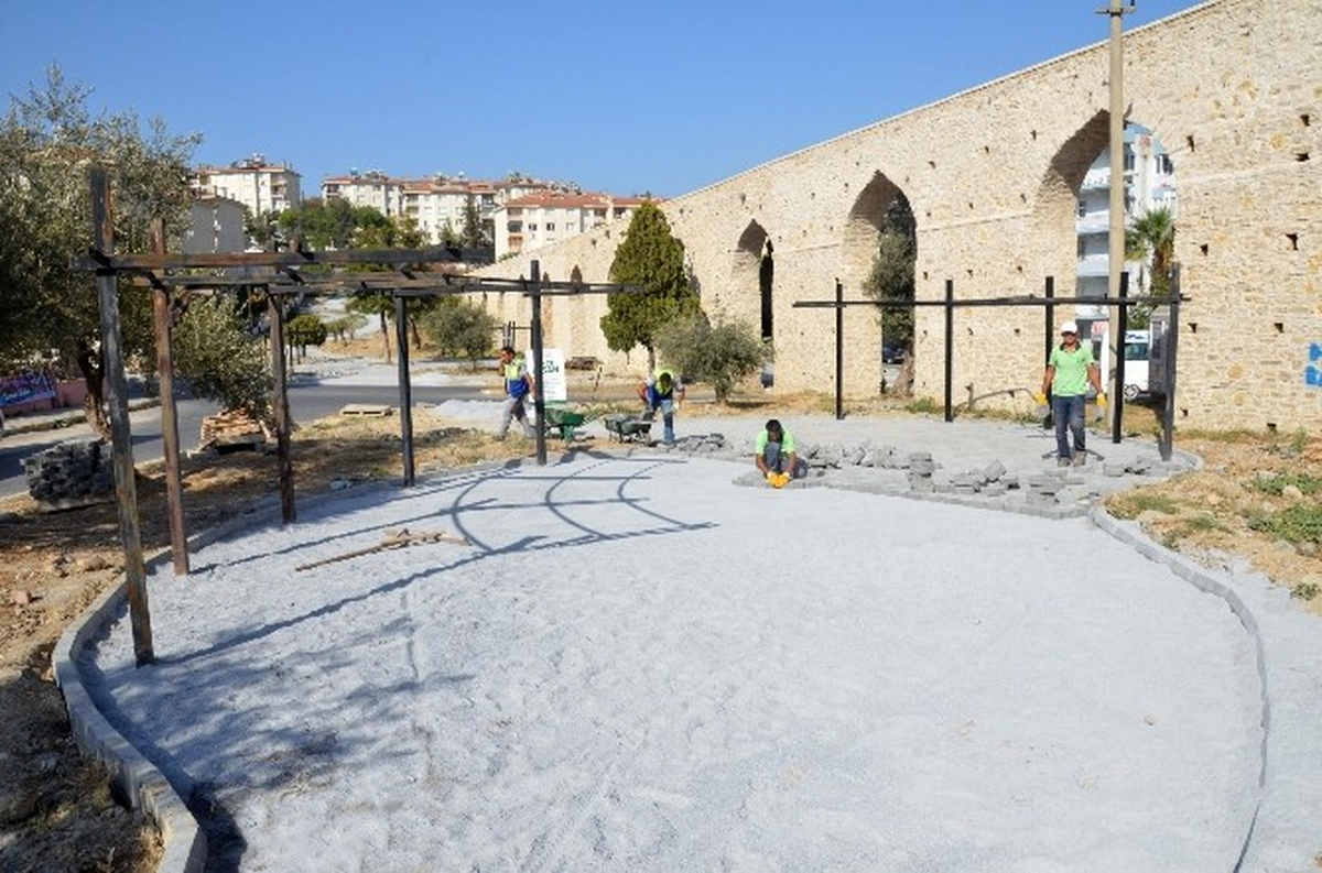 Kuşadası\'nda Tarihi Su Kemeri Parkı Yenileniyor