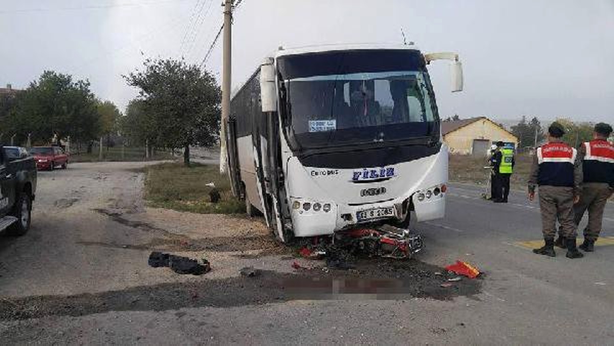 Midibüsün Çarptığı Motosikletli Öldü