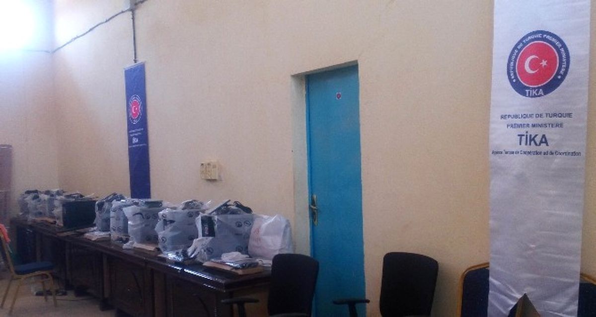 Nijer\'de Agadez Üniversitesi\'ne Ekipman ve Malzeme Desteği