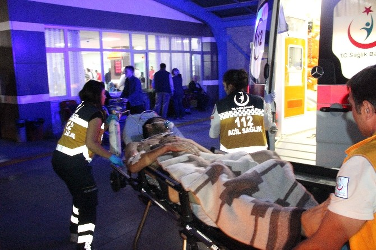 Önünü Kesenlere Para Vermeyen Genç, Sokak Ortasında Bıçaklandı