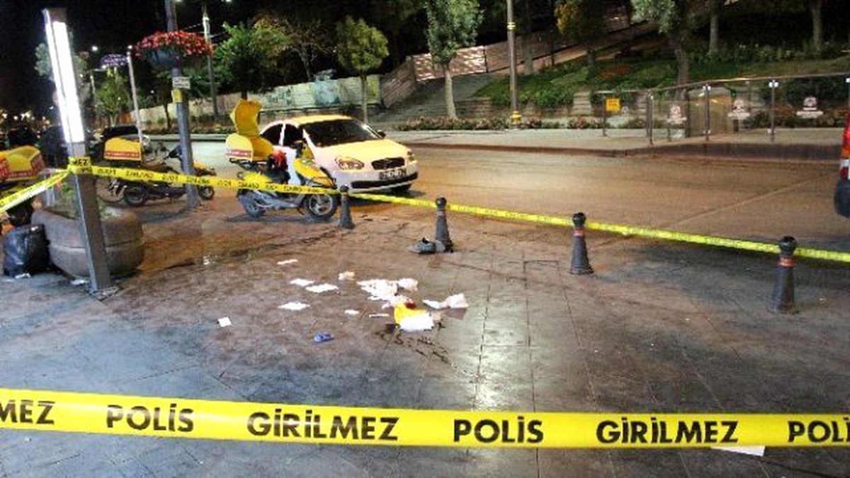 Önünü Kesen Şahıslara Para Vermediği İçin Bıçaklanan Genç, Hayatını Kaybetti