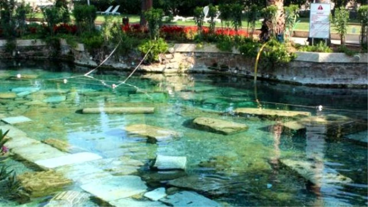 Pamukkale\'deki Antik Havuzda Çökme ile İlgili İnceleme Yapıldı