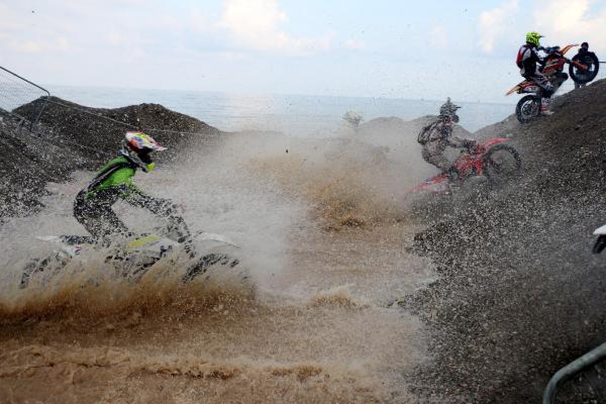 Red Bull Sea To Sky Enduro Motosiklet Yarışı Plaj Etabıyla Başladı