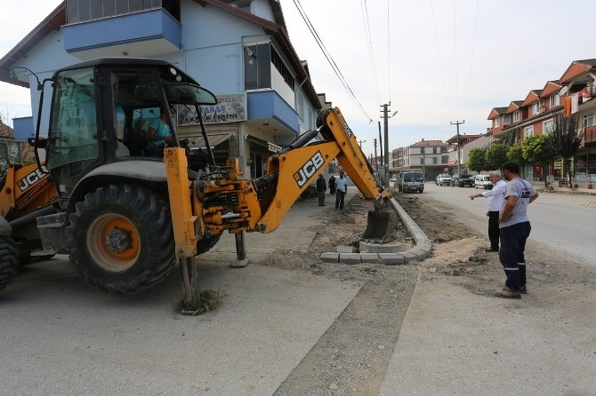 Serdivan\'da Kaldırım Yenileme Çalışmaları Devam Ediyor
