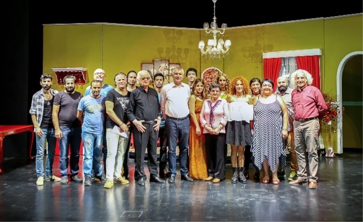 Seyhan Belediyesi Şehir Tiyatrosu "Plastik Hayatlar" ile Sezonu Açıyor