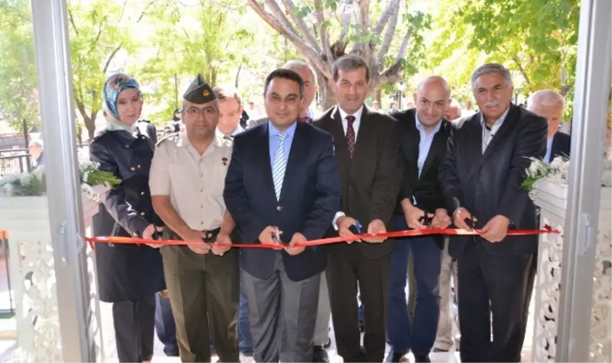 Simav\'da 14 Asırlık Hisar Kalesi Restore Ettirildi