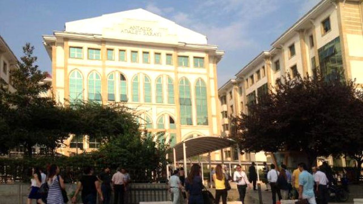 Antalya Adliyesinde Bomba Paniği Yaşandı