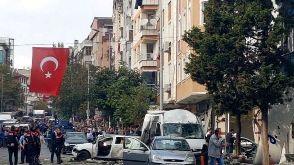 Son Dakika! İstanbul'da Karakola Bombalı Motosikletle Saldırı