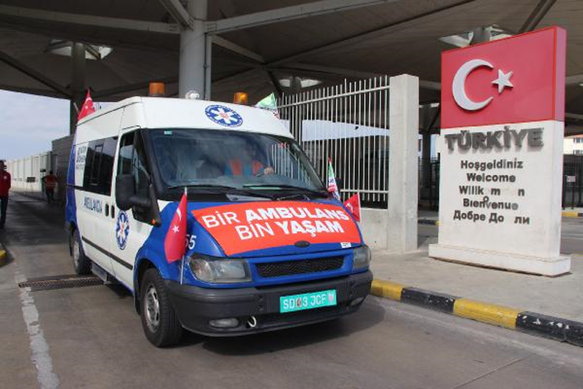 Suriye\'deki Muhaliflere Verilecek 24 Ambulans Kapıkule\'den Giriş Yaptı