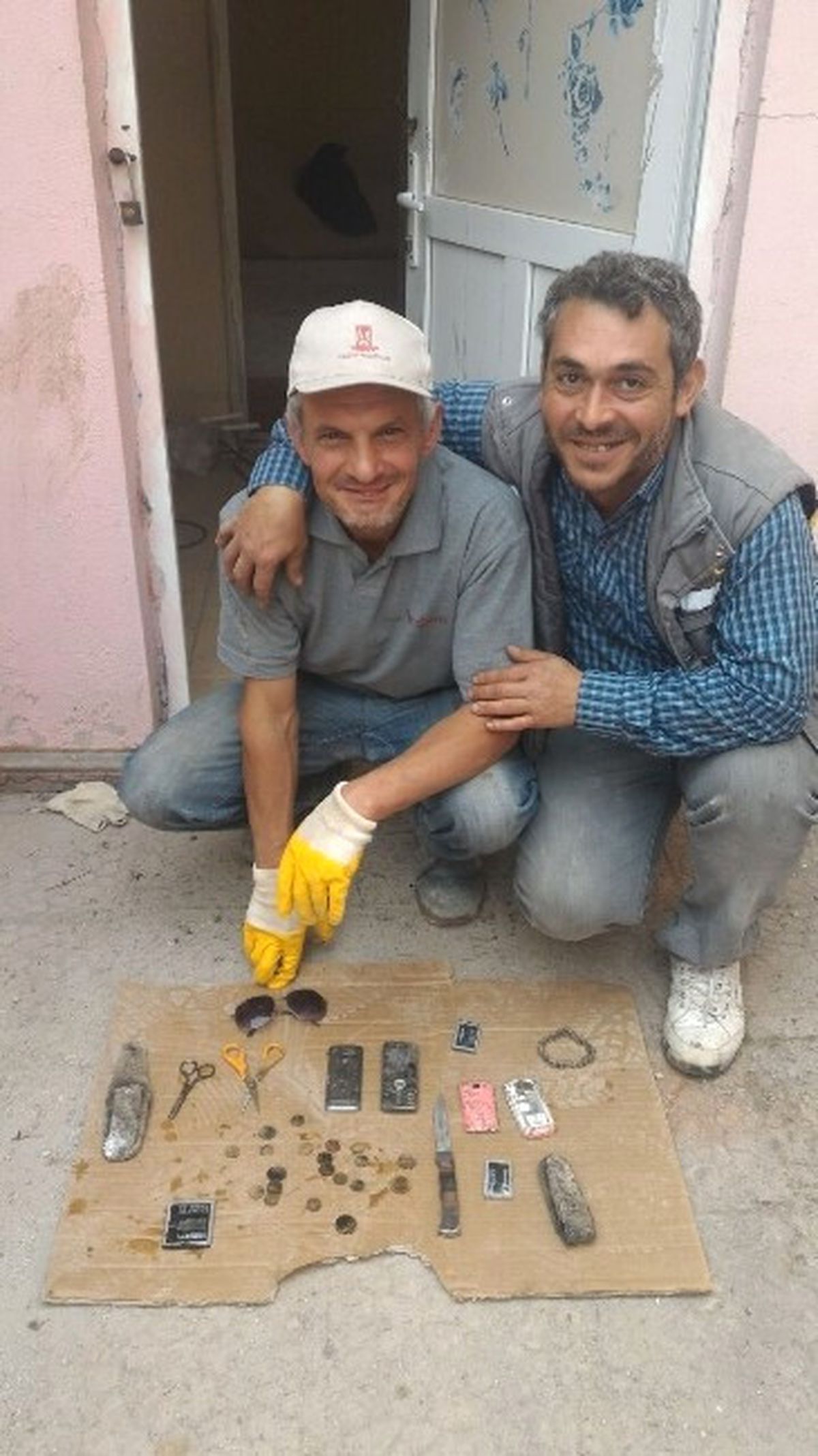Yağmur Suyu Giderinden \'Hazine\' Çıktı